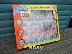 Greetings from The Simpsons Limited Edition Figures 25 Piece Collector's Box Set