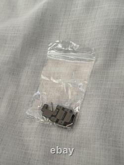 Édition Limitée 2000 Pièces Snoopy Belle Prise de Bonheur Avec Diamants Naturels