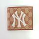 Gucci Beige & Brown Ny Yankees Édition Gg Patch Wallet Nouveau