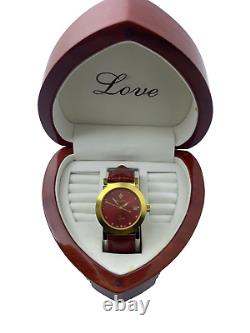 Montre en or rose True Love avec mouvement suisse édition limitée présentée dans une boîte en forme de cœur