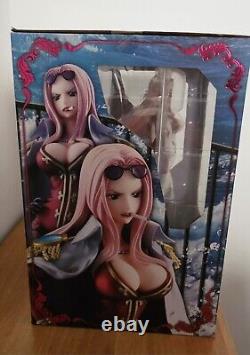 One Piece P. O. P Statue PVC Cage Noire Hina Édition Limitée par Megahouse