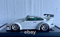 Porsche 964 RWB. Nez incliné Blanc avec intérieur vert Tiffany. Ltd 99 pièces.