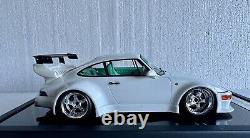 Porsche 964 RWB. Nez incliné Blanc avec intérieur vert Tiffany. Ltd 99 pièces.