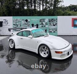 Porsche 964 RWB. Nez incliné Blanc avec intérieur vert Tiffany. Ltd 99 pièces.