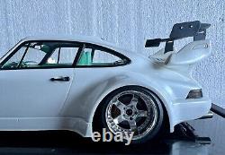 Porsche 964 RWB. Nez incliné Blanc avec intérieur vert Tiffany. Ltd 99 pièces.