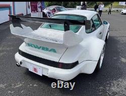 Porsche 964 RWB. Nez incliné Blanc avec intérieur vert Tiffany. Ltd 99 pièces.