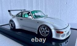 Porsche 964 RWB. Nez incliné Blanc avec intérieur vert Tiffany. Ltd 99 pièces.