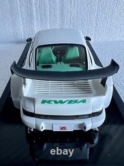 Porsche 964 RWB. Nez incliné Blanc avec intérieur vert Tiffany. Ltd 99 pièces.