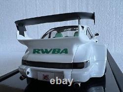 Porsche 964 RWB. Nez incliné Blanc avec intérieur vert Tiffany. Ltd 99 pièces.