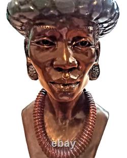 Sculpture de buste de reine zoulou africaine en bronze signée James Tandi