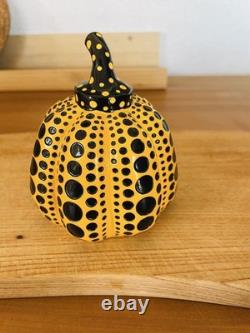 Sculpture de citrouille jaune de Yayoi Kusama Édition limitée Œuvre d'art de Naoshima