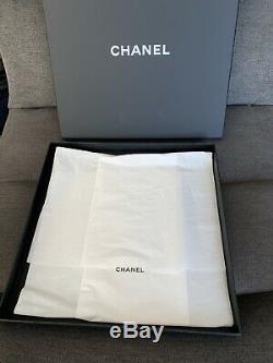 Tn-o / Reçu Chanel 100% Soie Place 34 Navy Écharpe Chanel Maison Collector Piece
