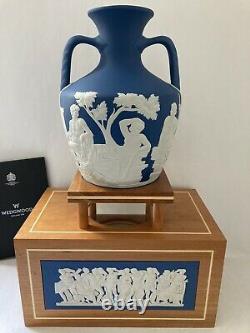 Wedgwood Grand Vase De Portland Et Vase En Bois De Portland Stand Rare Piece Ltd De 50